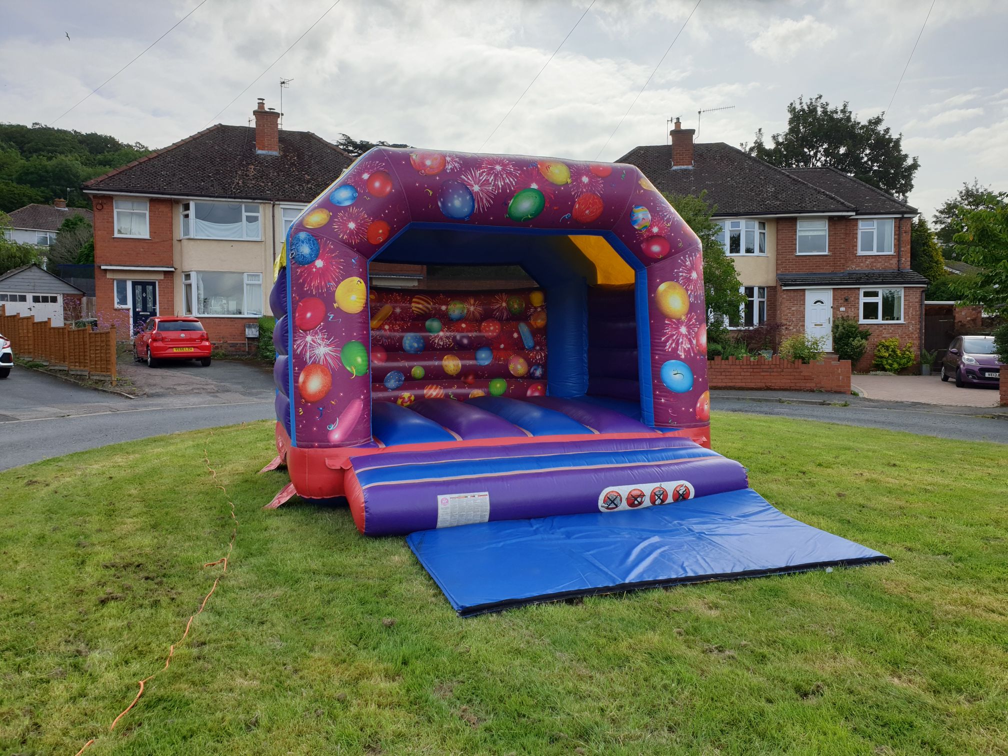 balloon-bouncy-castle