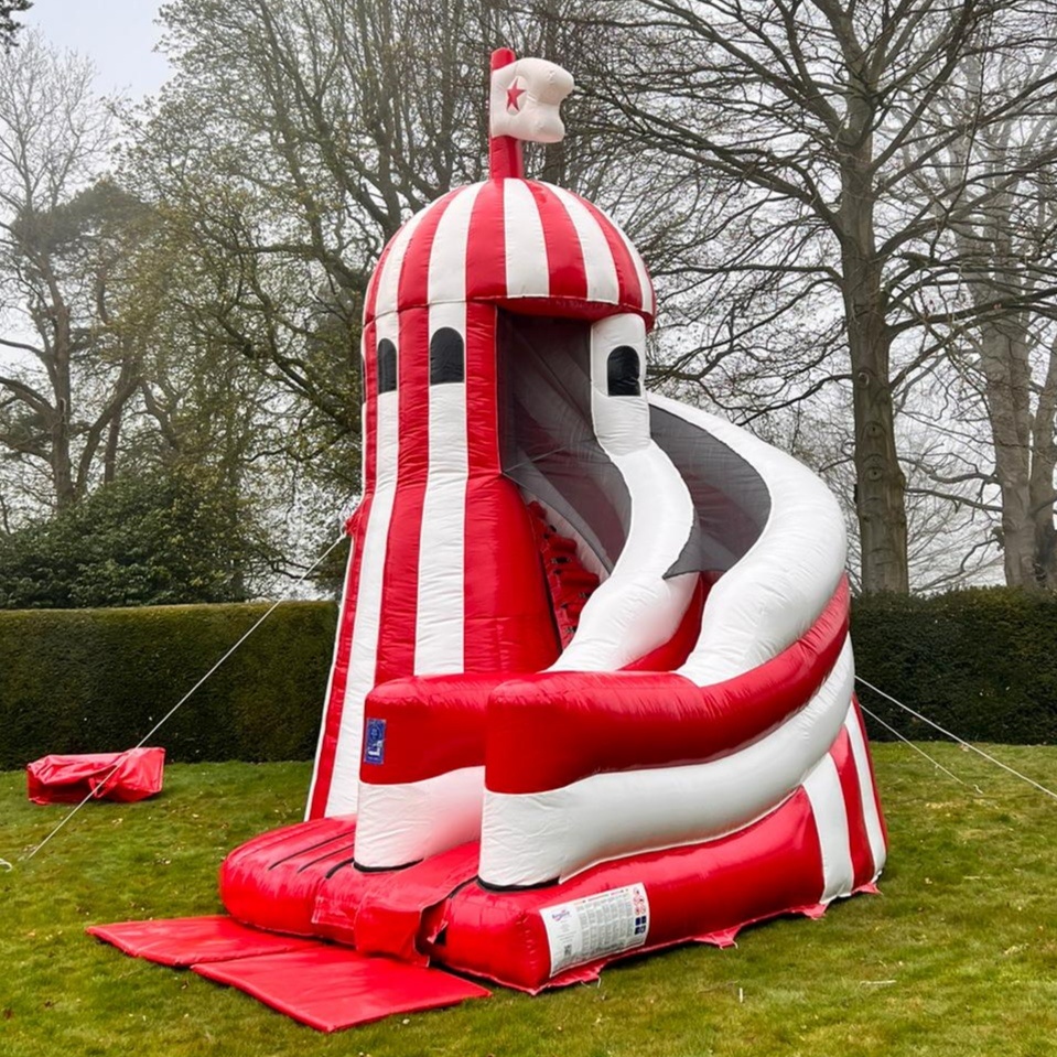 inflatable-helter-skelter-inflatable-bouncy-castle-entertainment