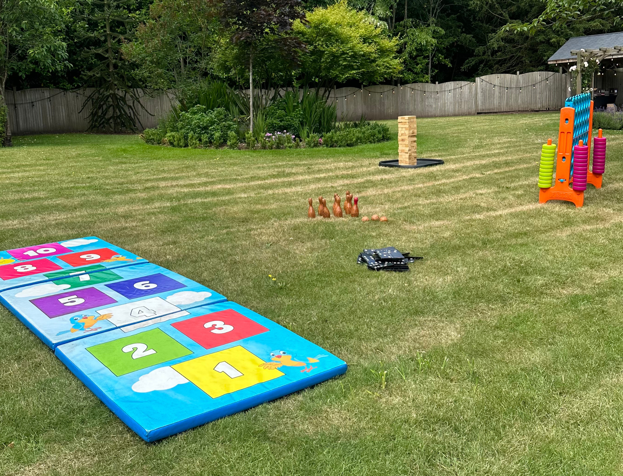 Giant garden games hire in Nottingham