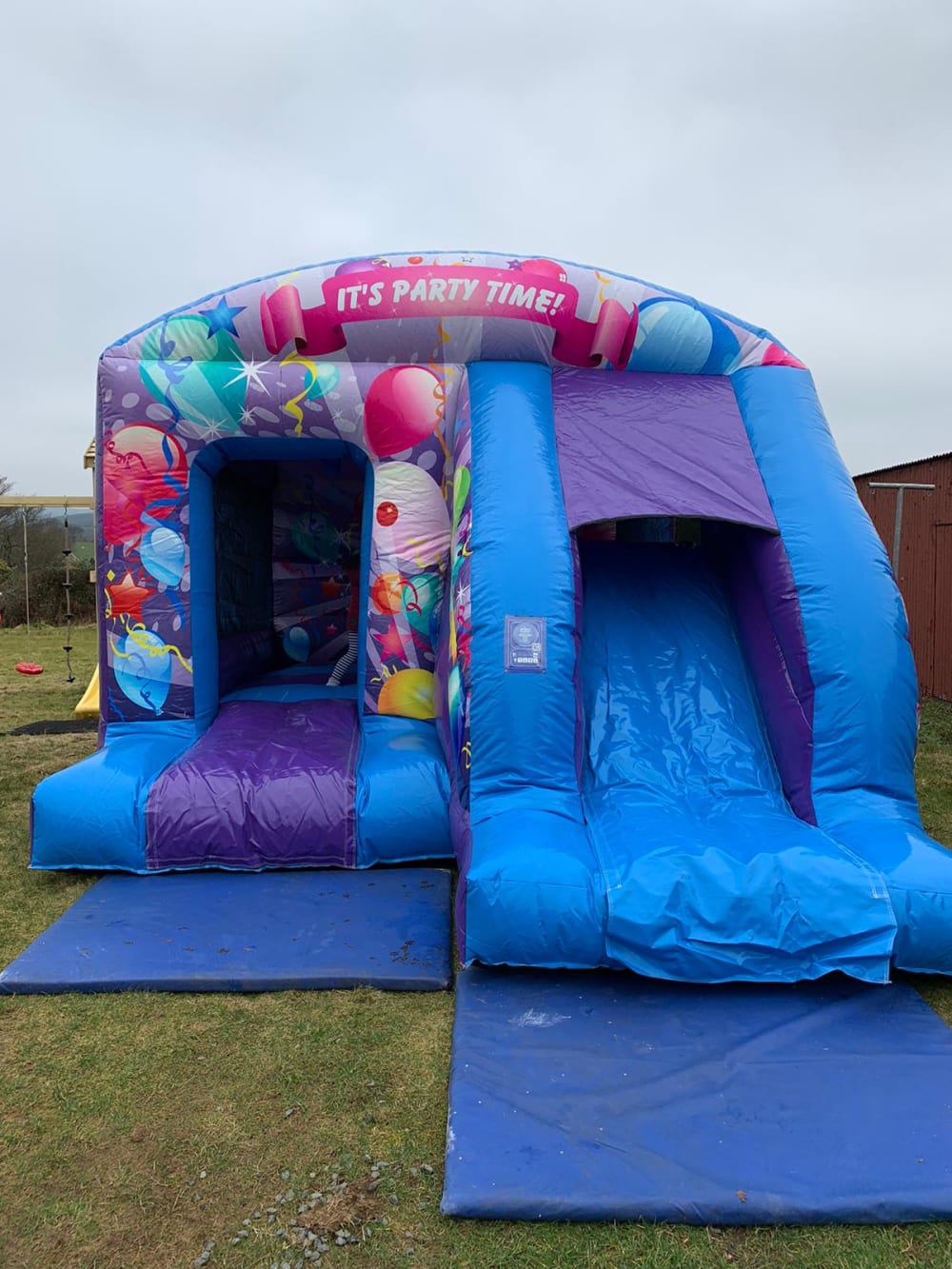 World's biggest' bouncy castle makes its debut - BBC News