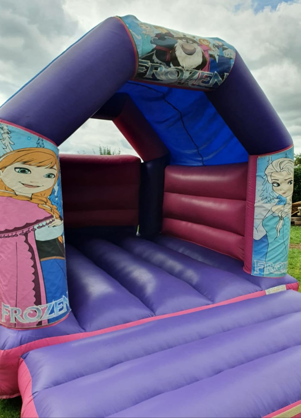 Bouncy Castles Bouncy Castles Inflatables Hire And Childrens Party Packages In Lichfield Tamworth Rugeley Burton On Trent Cannock Staffordshire