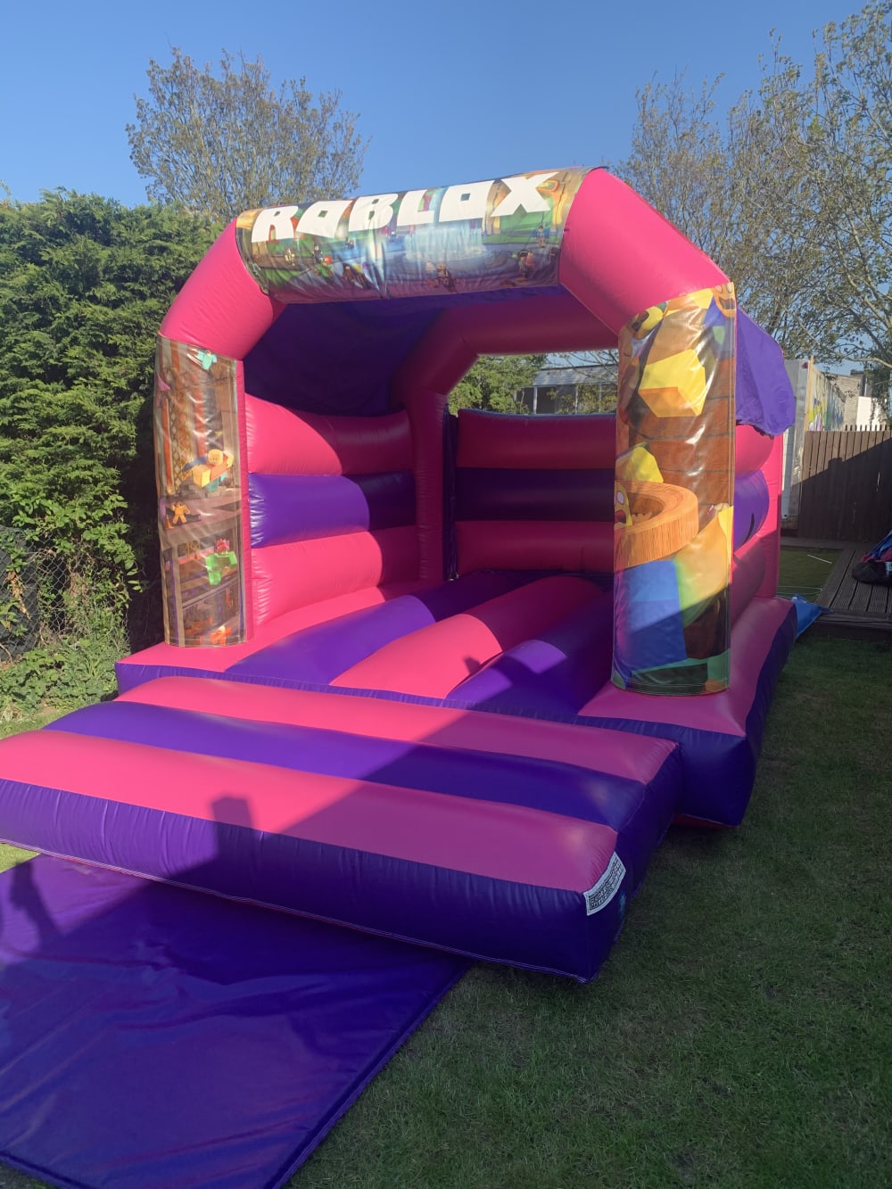 Roblox Themed Pink Bouncy Castle Bouncy Castle Soft Play Hire In Chelmsford Maldon Southend Woodham Ferrers Billericay Brentwood Briaintree - roblox bouncy ball game