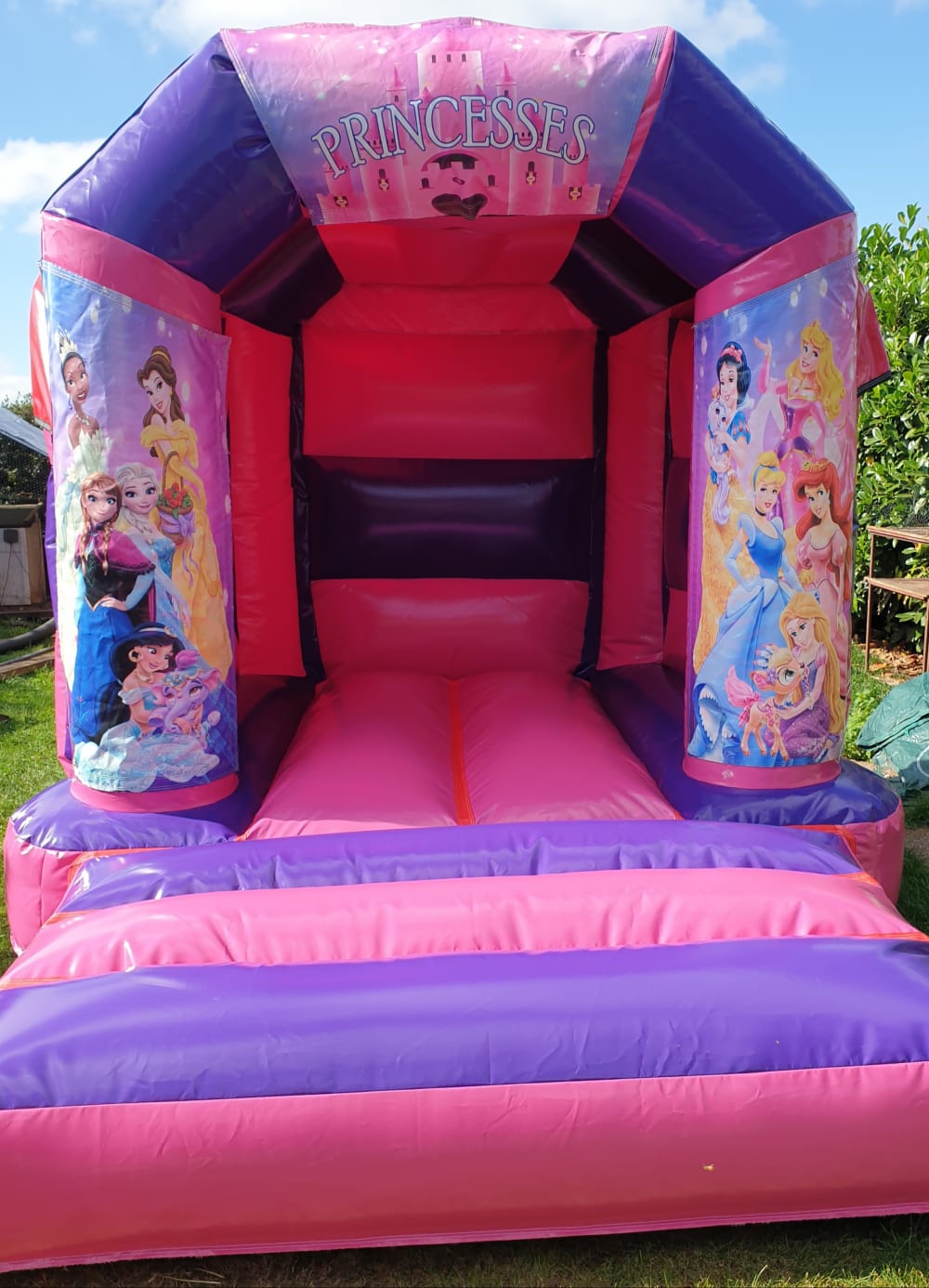 Bouncy Castles Bouncy Castles Inflatables Hire And Childrens Party Packages In Lichfield Tamworth Rugeley Burton On Trent Cannock Staffordshire