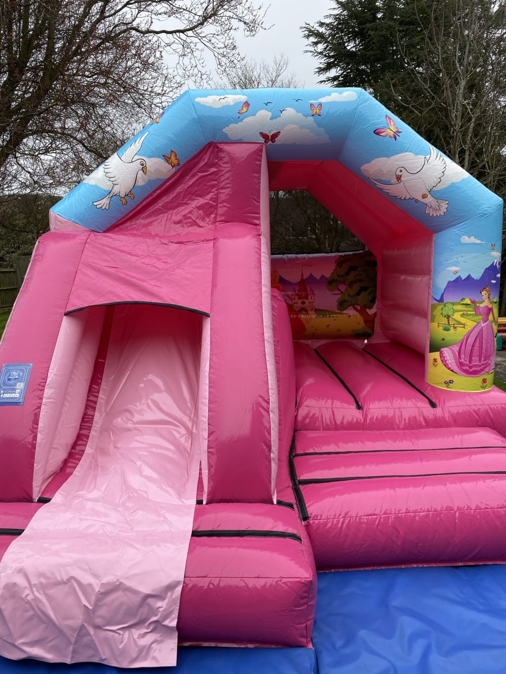 Bouncy Castle Hire In Rutland Leicestershire Posh Castles