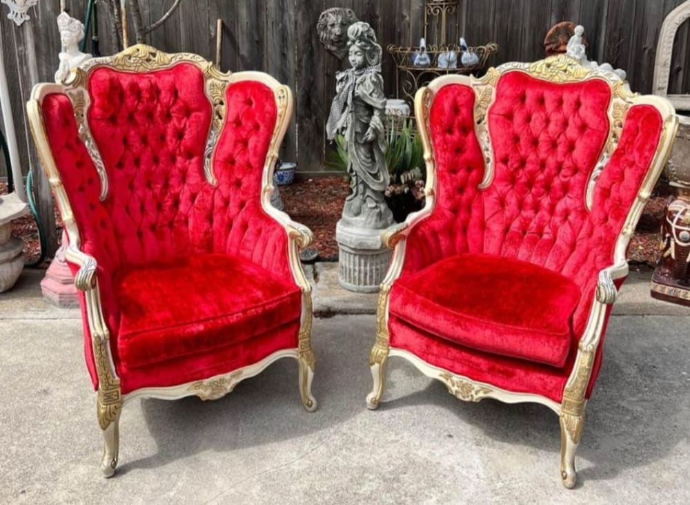 Fancy Victorian Red chairs Rentals in GRANTS PASS MEDFORD CAVE