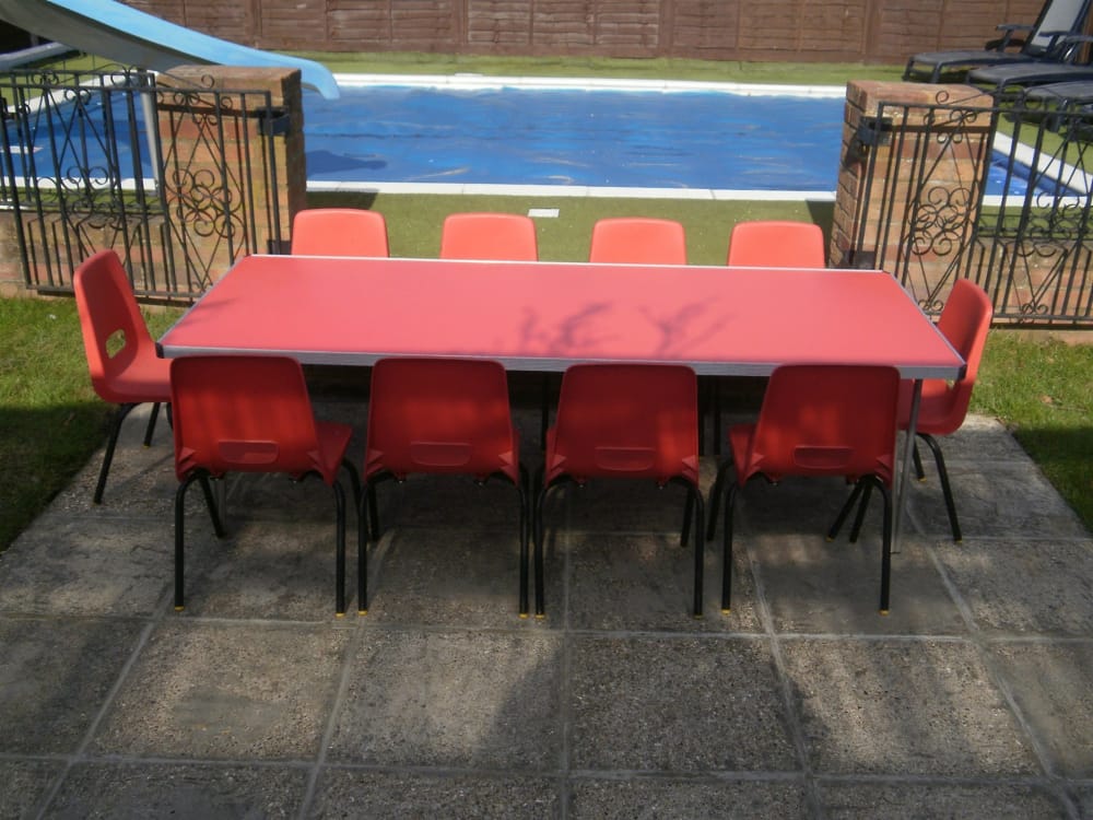 Hire childrens outlet table and chairs