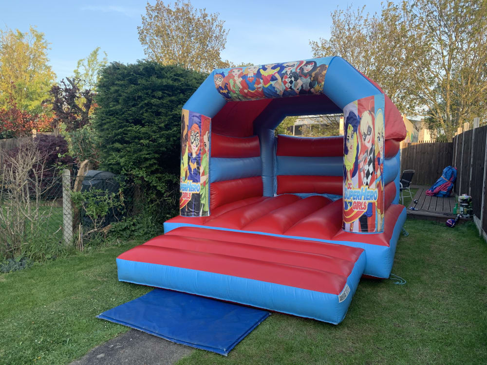 Superhero Girls Bouncy Castle Bouncy Castle Soft Play Hire In Chelmsford Maldon Southend Woodham Ferrers Billericay Brentwood Briaintree