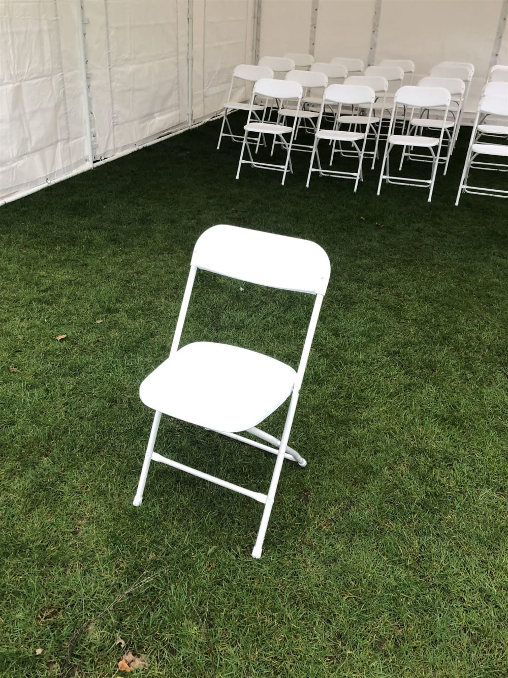 White folding deals chairs for rent