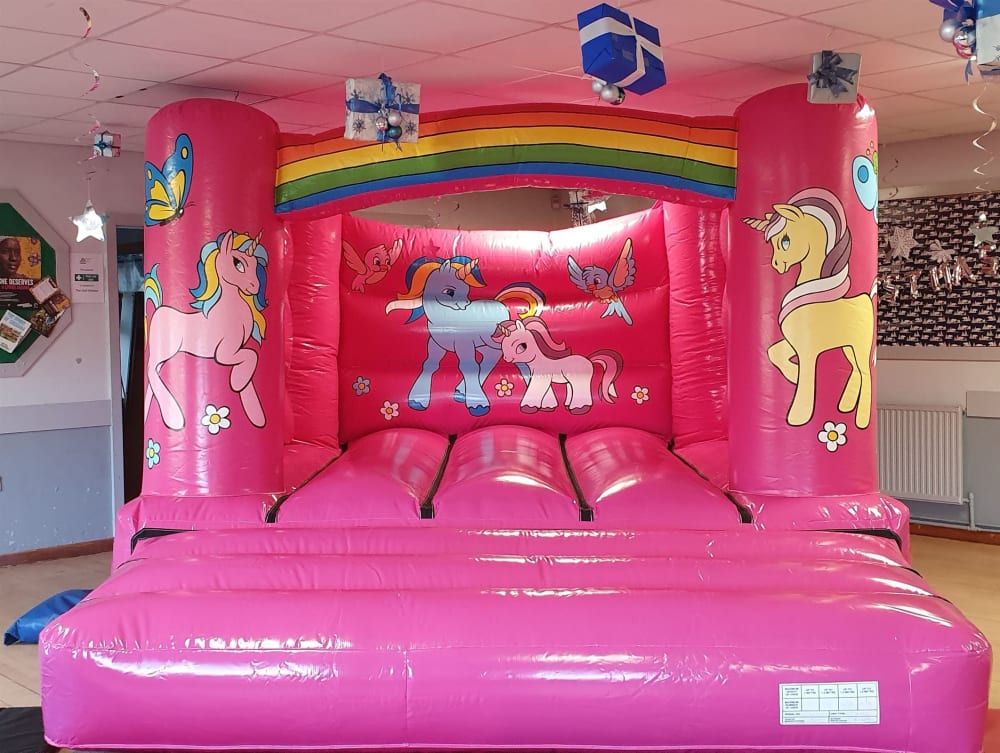 Bouncy castle 2024 for girls