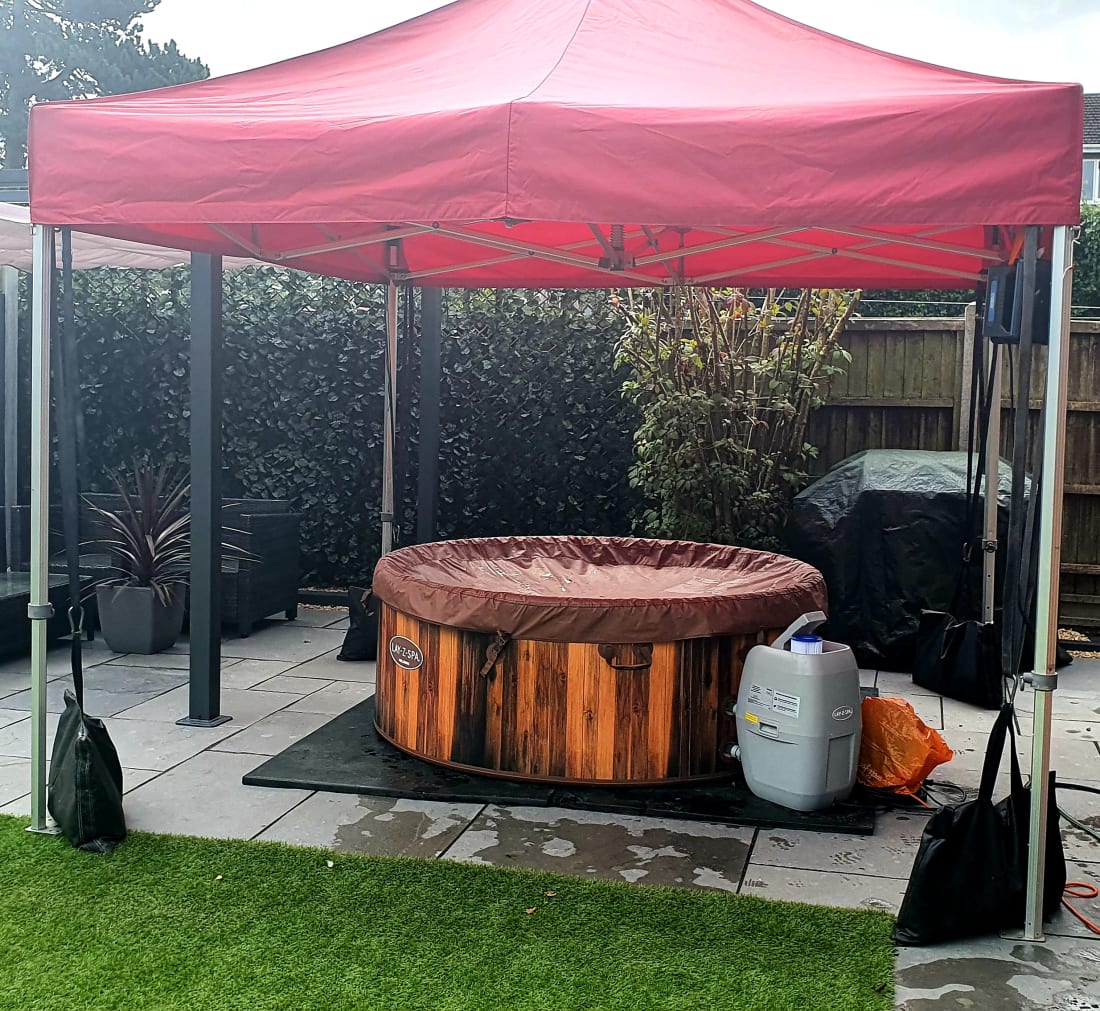 Inflatable gazebo shop with sides