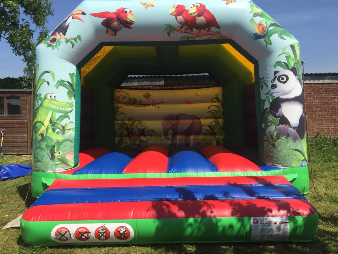 Bouncy Castles Bouncy Castle Hire Softplay Hire In Leicestershire