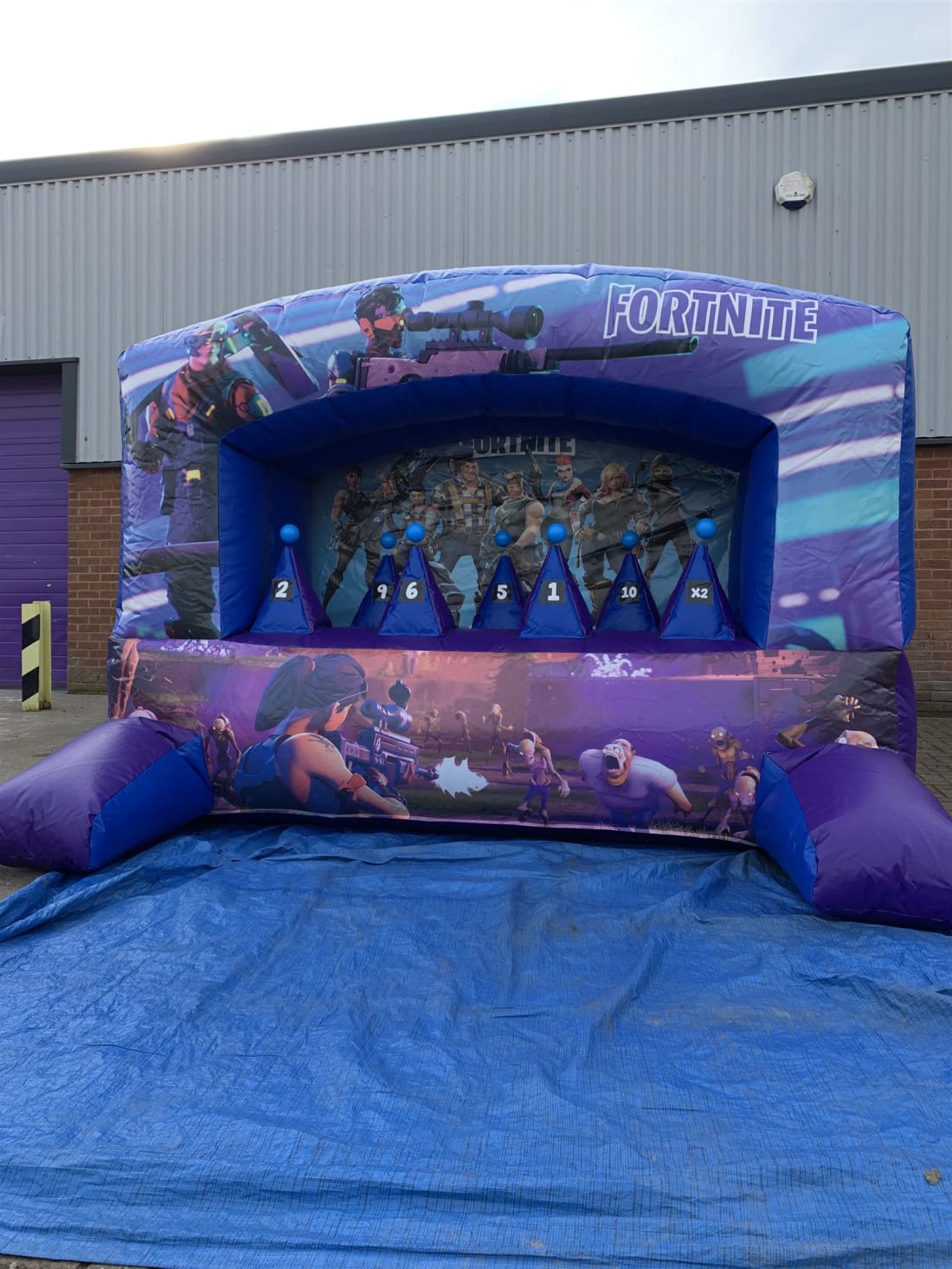 details additional info size - fortnite bouncy castle