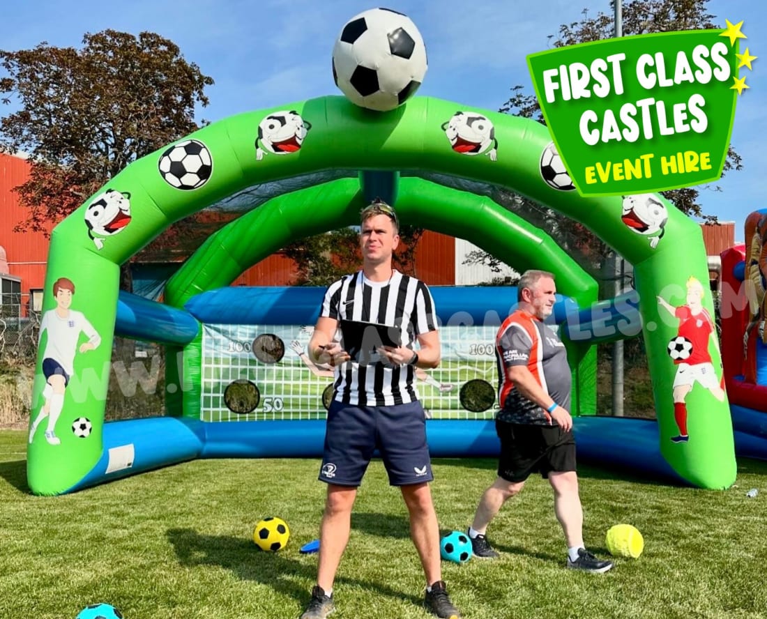 Screenshot del gioco Penalty Shootout che mostra le interfacce di gioco e le funzionalità dello slot