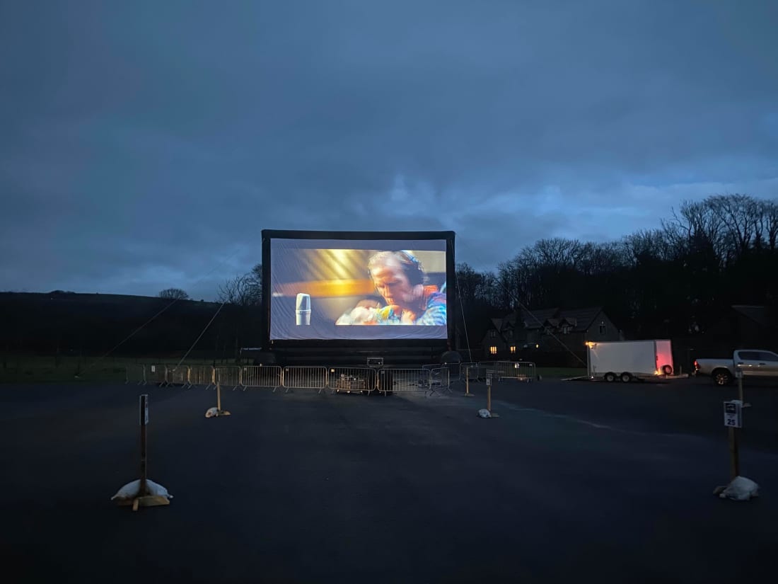 Outdoor cinema deals screen