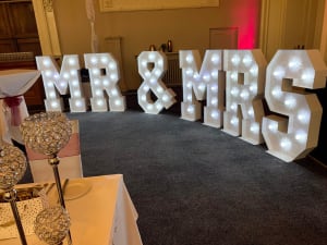 4 ft Mr & Mrs