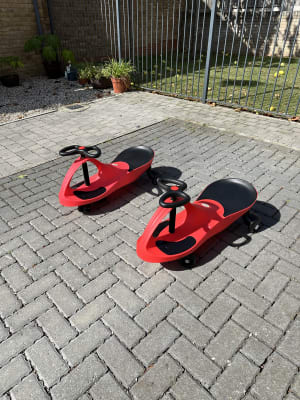 2 Red Didi Cars hire