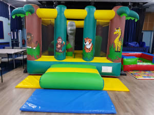 15ft X 12ft X 9ft Jungle Bish And Bash Bouncy Castle Hire In Walsall