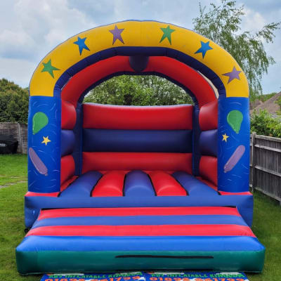 16 x16 Adults Red And Blue Bouncy Castle, a bouncy castle for hire from Wallington Bouncy Castles