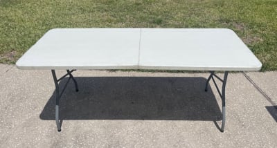 Table/Chairs