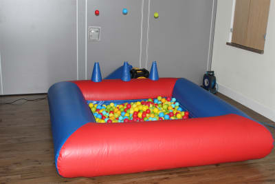 (BPSP-01) Blue & Red Ballpit, a soft play set for hire from KiDz Parties LLP