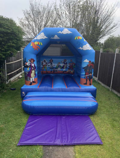 Superhero Girls Bouncy Castle Bouncy Castle Soft Play Hire In Chelmsford Maldon Southend Woodham Ferrers Billericay Brentwood Briaintree