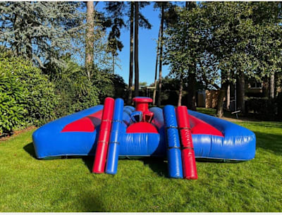 Gladiator Duel, a inflatable game for hire from Sploj