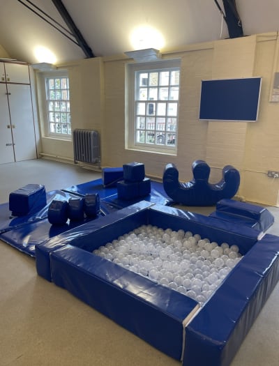 Glossy Blue Ball Pit & Softplay Package, a party package for hire from Bouncy Mania