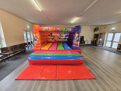 Balloon Party Bouncy Castle, a bouncy castle for hire from Kendall's Castles