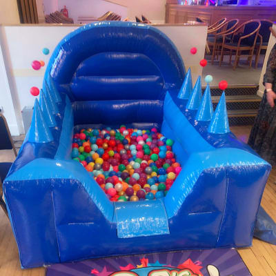 Ball Pond Air Juggler Blue, a soft play set for hire from Bromley Bouncy Castles