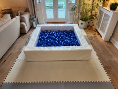 WHITE BALL PIT 5ft (Blue Balls), a soft play set for hire from All Bounce Surrey