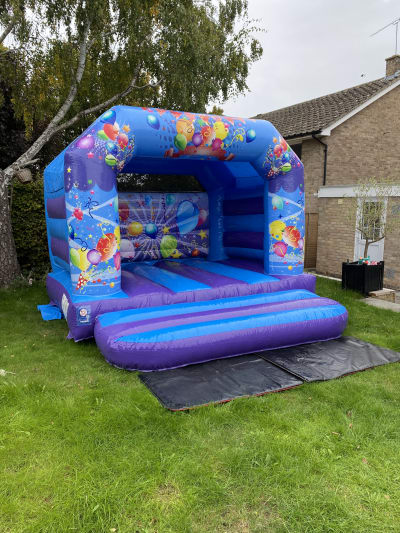 Party Themed Castle, a bouncy castle for hire from Sploj