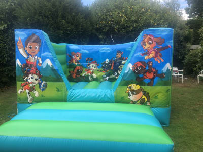 Dinosaurs Paw Patrol Moana 10x13ft Bouncy Castle Hire In Berkshire Reading