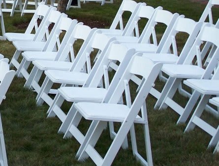 White resin deals wedding chairs