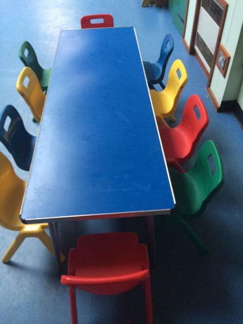 Table and chairs online to hire near me