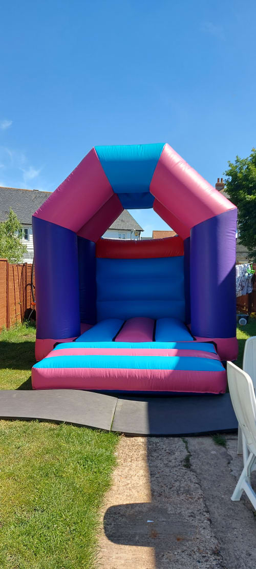 VIP Inflatable Nightclub - Bouncy Castle & Soft Play Hire in Chelmsford,  Maldon, Southend, Rayleigh, Billericay, Brentwood & Braintree