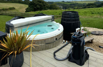 Hot Tub Maintenance & Changeover Cleans