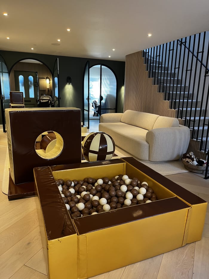luxury colours ball pond and soft play