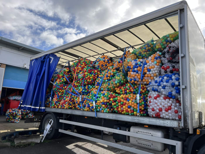 Hire thousands of ball pond balls