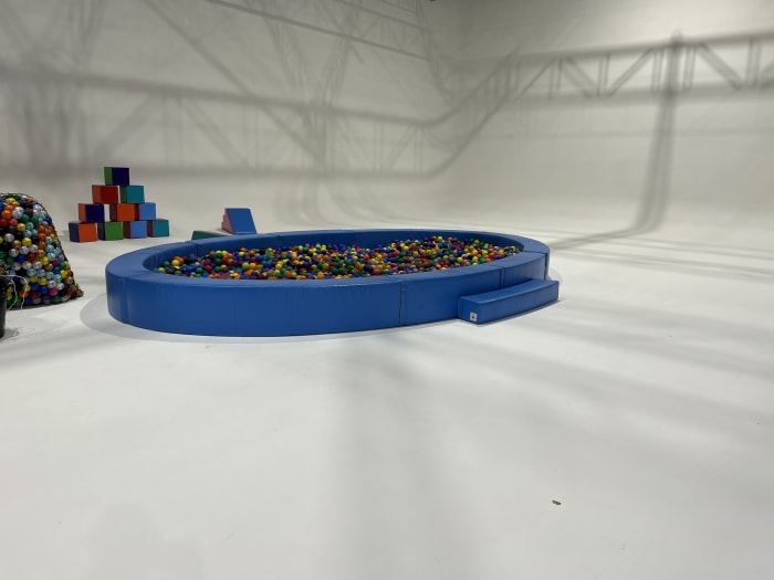 Big Round Ball Pond with colourful balls