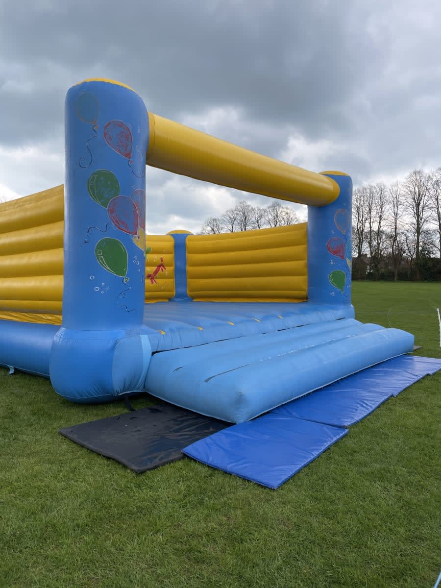 Children's deals bouncing castle