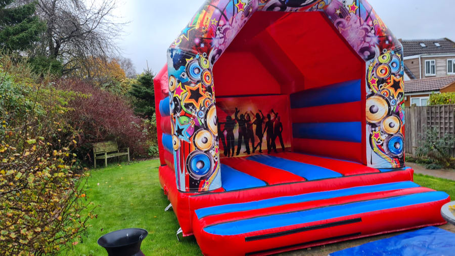 Inflatable Nightclub (15x18ft) - Bouncy Castle Hire in Birmingham,  Coventry, Sutton Coldfield, Bromsgrove, Solihull & the West Midlands