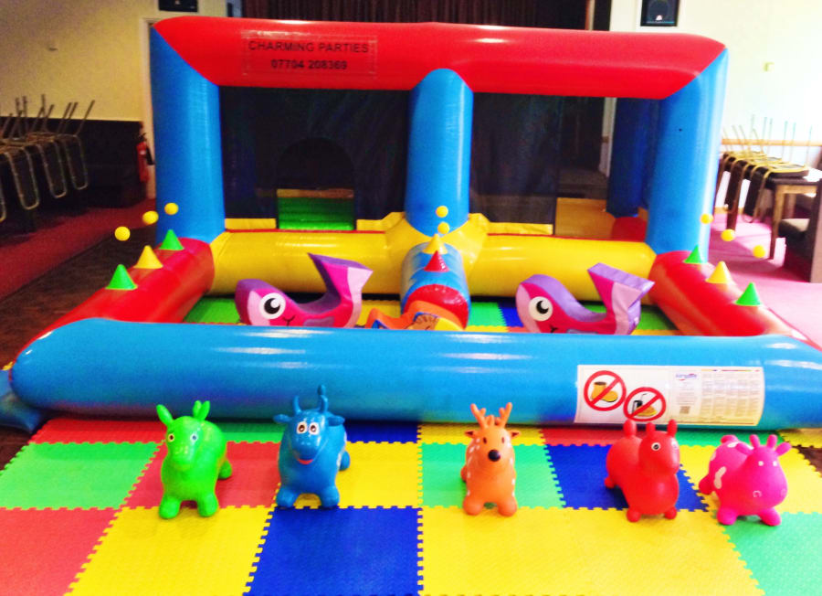 Mini deals bouncing castle