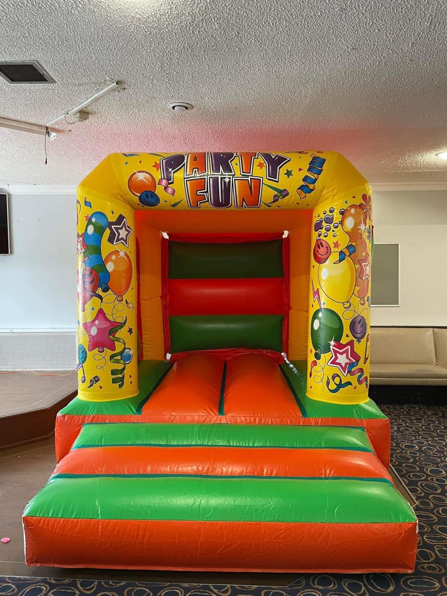 Small bouncy store castle hire