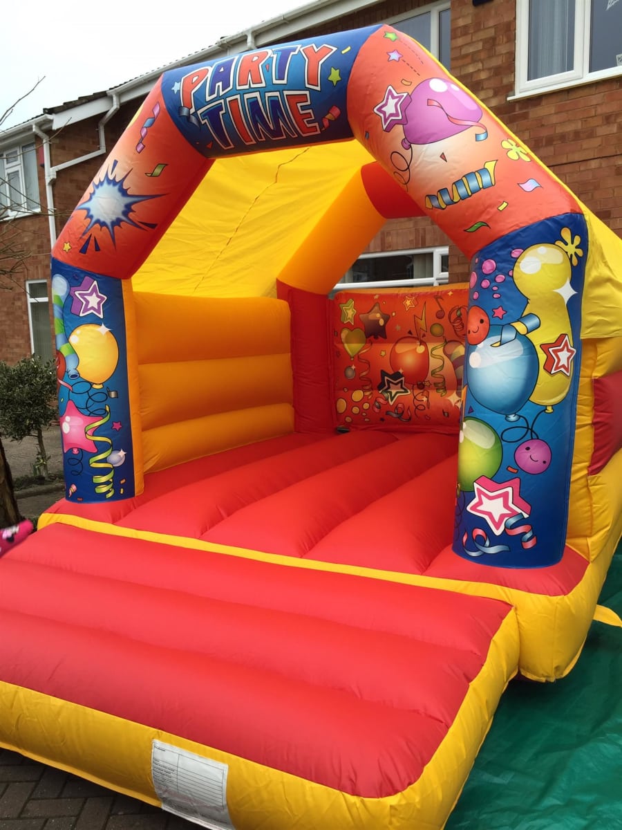 Inflatable Nightclub (15x18ft) - Bouncy Castle Hire in Birmingham,  Coventry, Sutton Coldfield, Bromsgrove, Solihull & the West Midlands