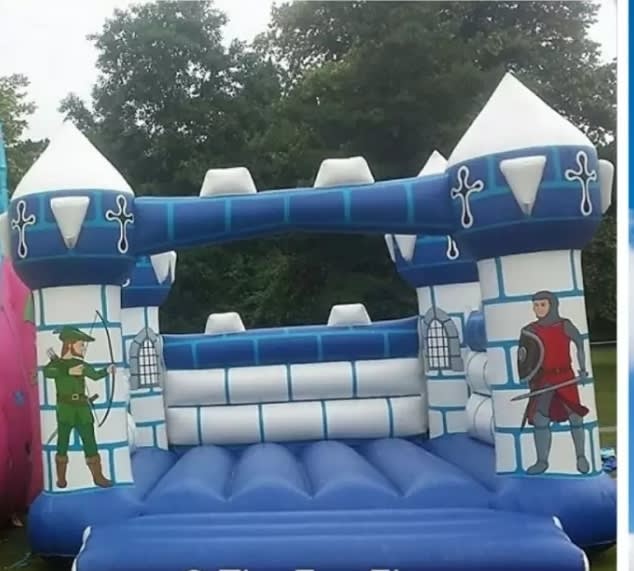 Small Bouncy Castle, Child Age Group: 1- 50, -80 At Rs, 53% OFF