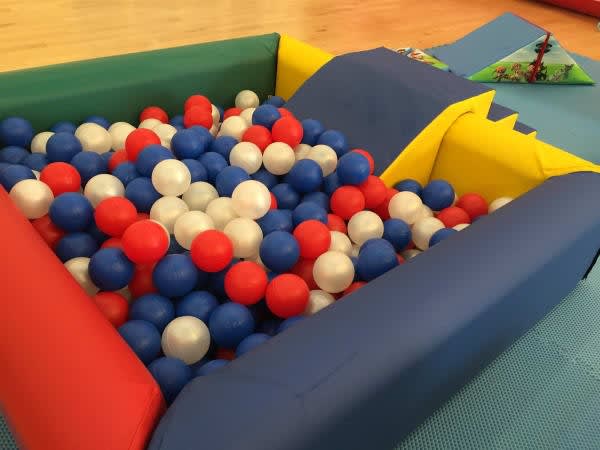 Inflatable ball store pit with slide