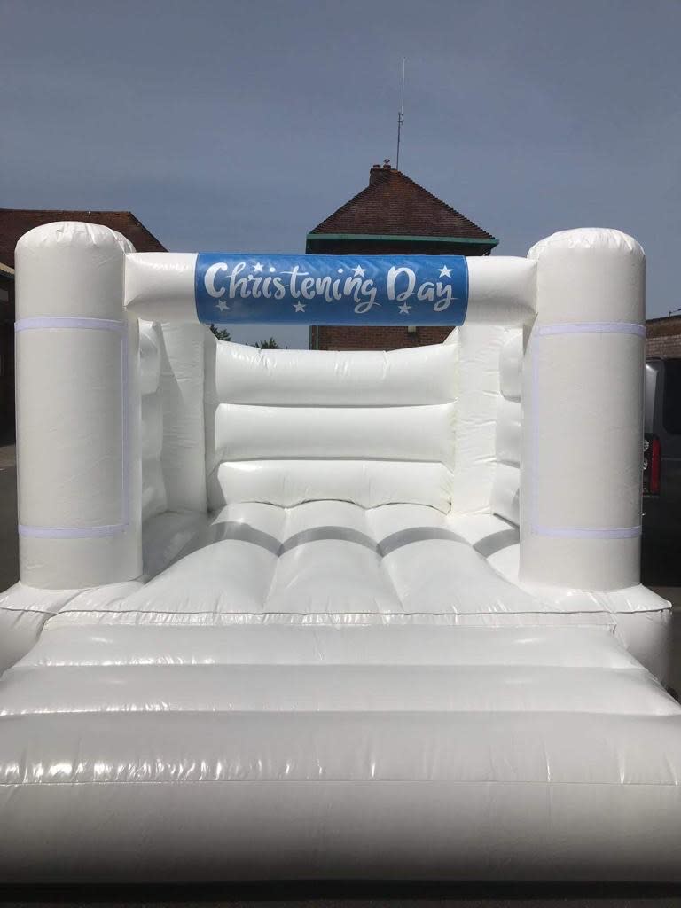 Indoor deals bouncy castles