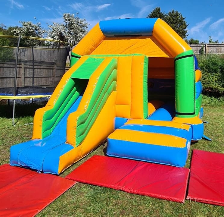 Inflatable Night-Club 02 - Bouncy Castle & Soft Play Hire in Abingdon,  Didcot, Wantage, Oxford, Witney, Bicester, Faringdon, Wallingford