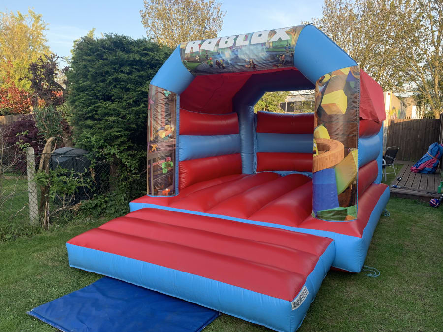 Roblox Bouncy Castle Bouncy Castle Hire In Gravesend Strood Sidcup Welling Northfleet Sevenoaks Dartford Chatham - roblox castle