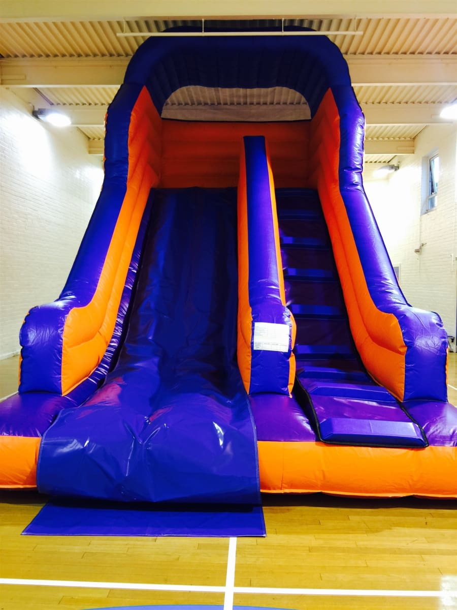 Inflatable shop bouncy castle